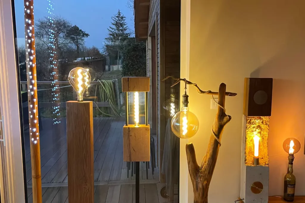 lampes modernes en bois et béton
